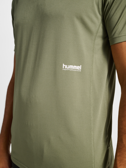 hmlPULSE WORKOUT T-SHIRT S/S, DEEP LICHEN GREEN, model