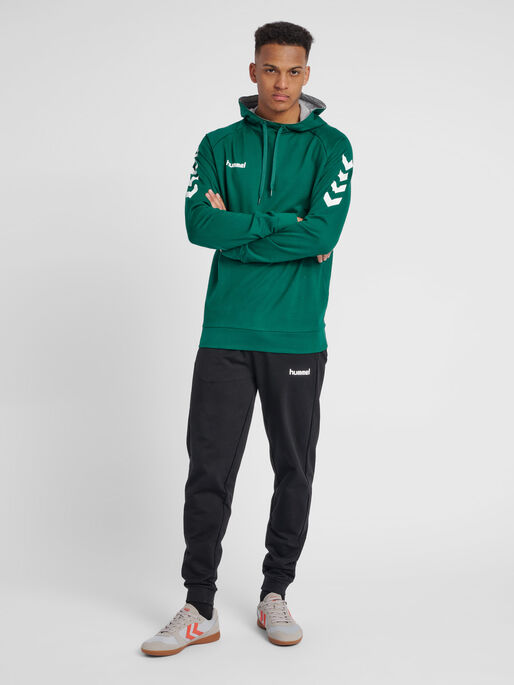 HUMMEL GO COTTON HOODIE, EVERGREEN, model