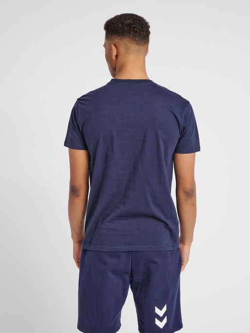 HUMMEL GO COTTON LOGO T-SHIRT S/S, MARINE, model
