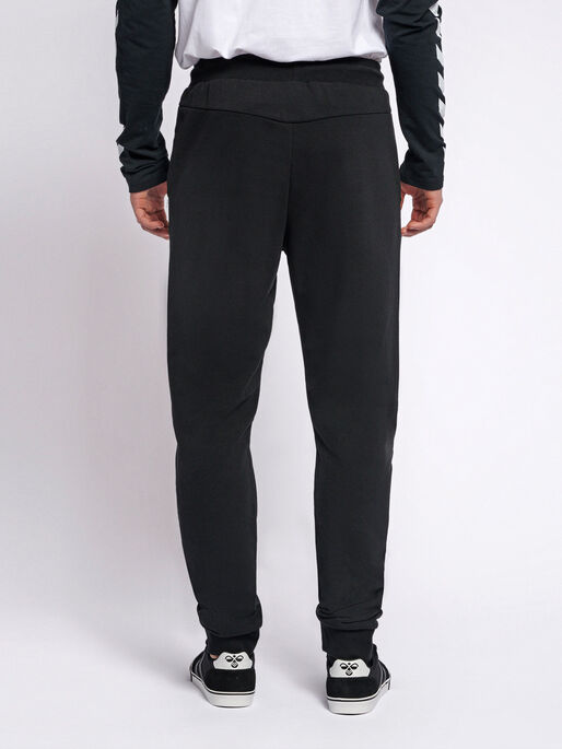 hmlISAM REGULAR PANTS, BLACK, model