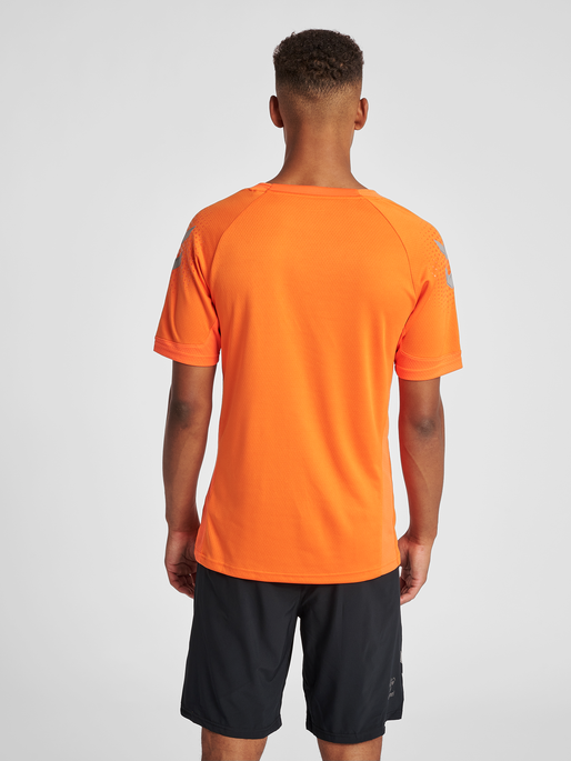 hmlLEAD S/S POLY JERSEY, ORANGE TIGER, model