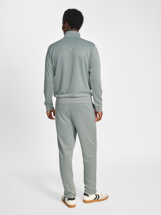 hmlPULSE TRACKSUIT, BELGIAN BLOCK, model
