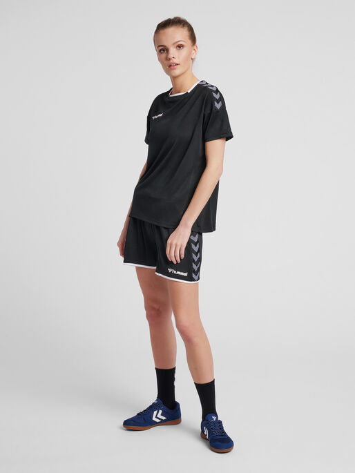hmlAUTHENTIC POLY JERSEY WOMAN S/S, BLACK, model
