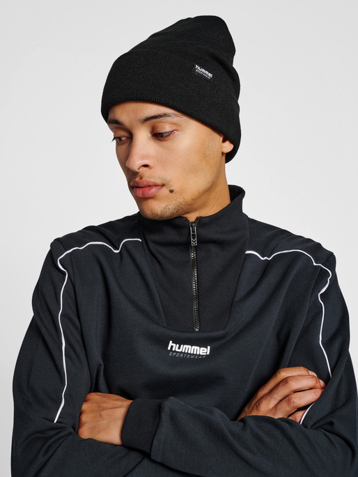 hmlLGC WESLEY HALF ZIP SWEATSHIRT, 2001, model