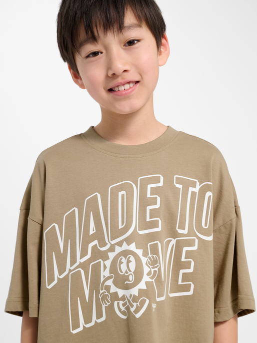 hmlJR SILLY S/S BOXY T-SHIRT SOLID, SILVER MINK, model