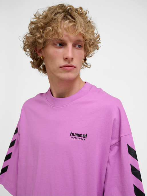 hmlOVERSIZED WILLY T-SHIRT SW, VIOLET, model