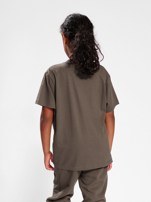 hmlDARE T-SHIRT S/S, 1559, model