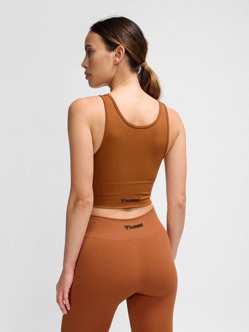 hmlMT ADAPT SEAMLESS REVERSIBLE TOP, MOCHA BISQUE, model