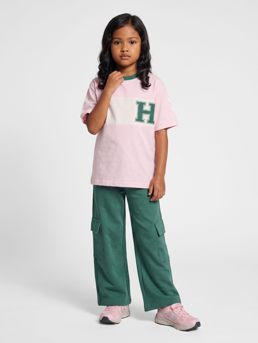 hmlROBIN LOOSE T-SHIRT S/S, BALLERINA, model