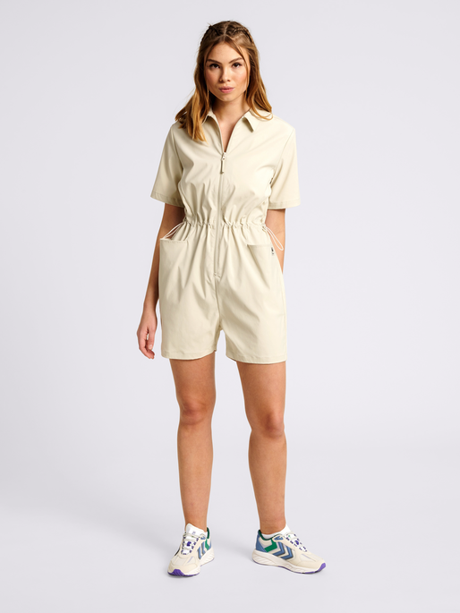 hmlSPARROW JUMPSUIT, PELICAN, model