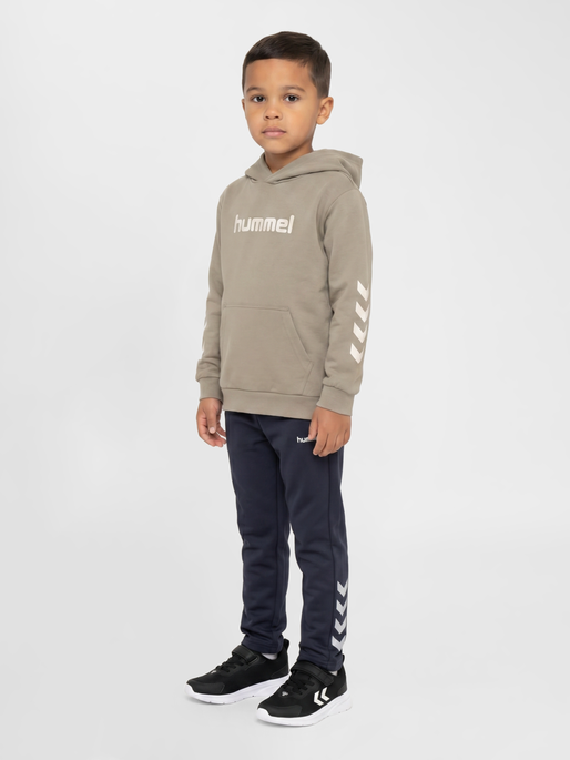 hmlJR LOGO HOODIE, ROCK RIDGE, model