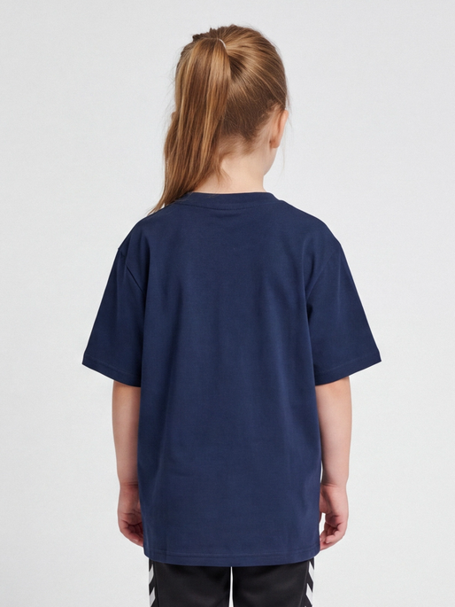 hmlJR LOOSE T-SHIRT S/S HS GRAPHIC, DRESS BLUES, model