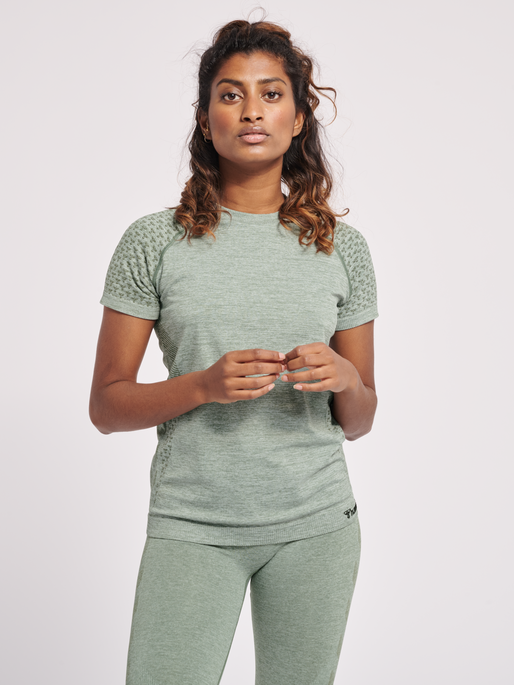 hmlCI SEAMLESS T-SHIRT, LILY PAD MELANGE, model