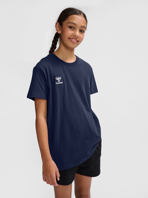 hmlGO 2.0 T-SHIRT S/S KIDS, MARINE, model