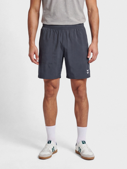 hmlPULSE WORKOUT SHORTS, EBONY, model