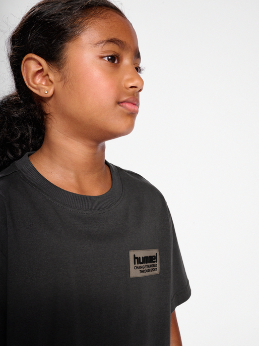 hmlDARE T-SHIRT S/S, 1525, model