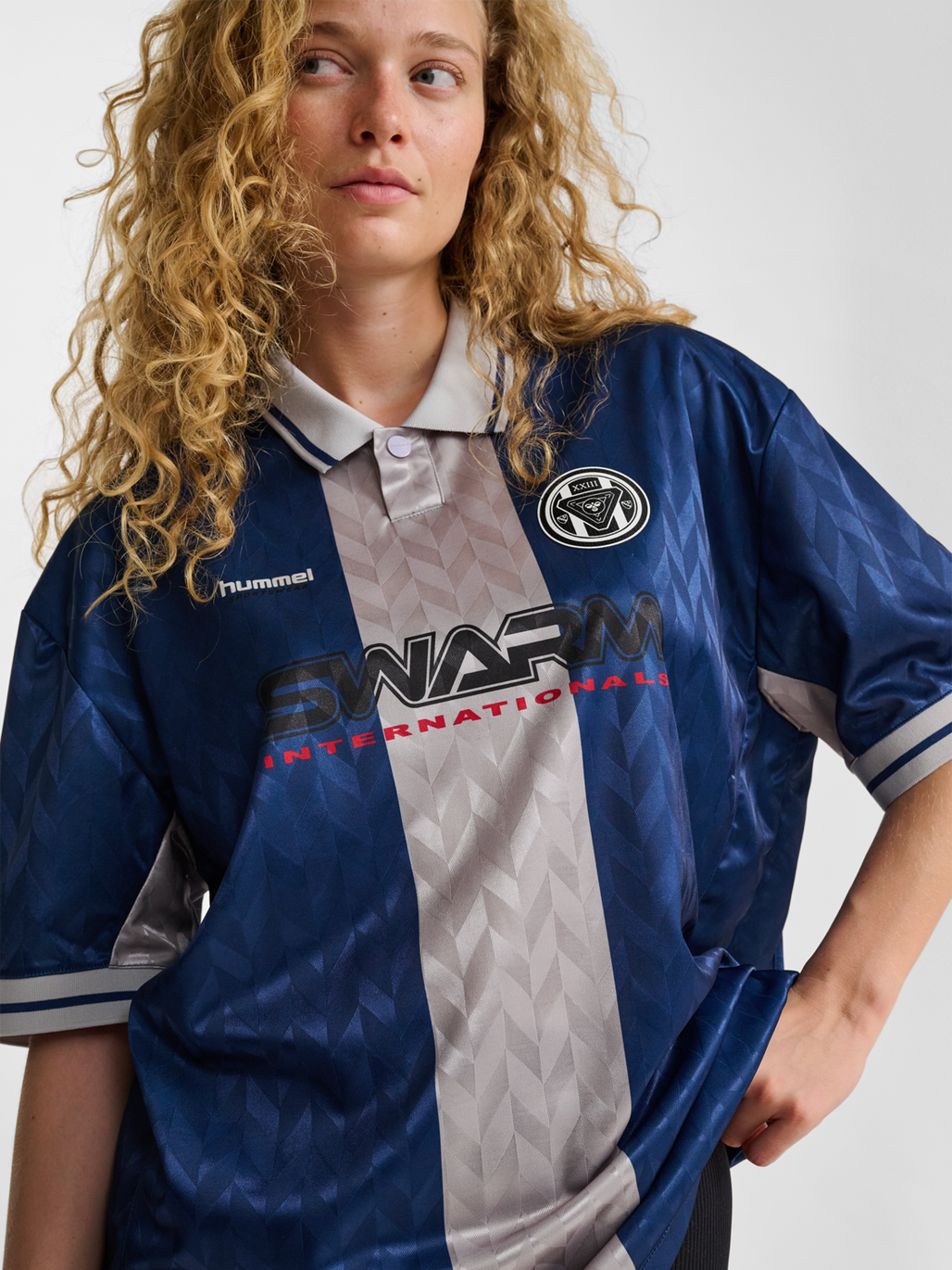 hmlLOOSE FB JERSEY S/S, ESTATE BLUE, model