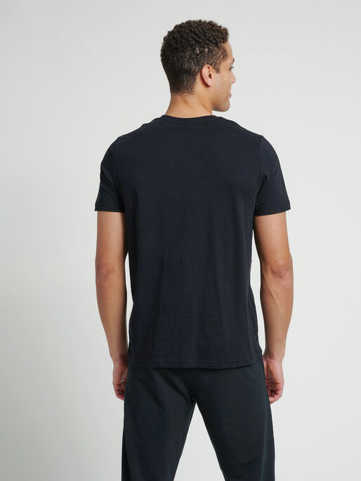 hmlLANEWAY T-SHIRT, BLACK, model