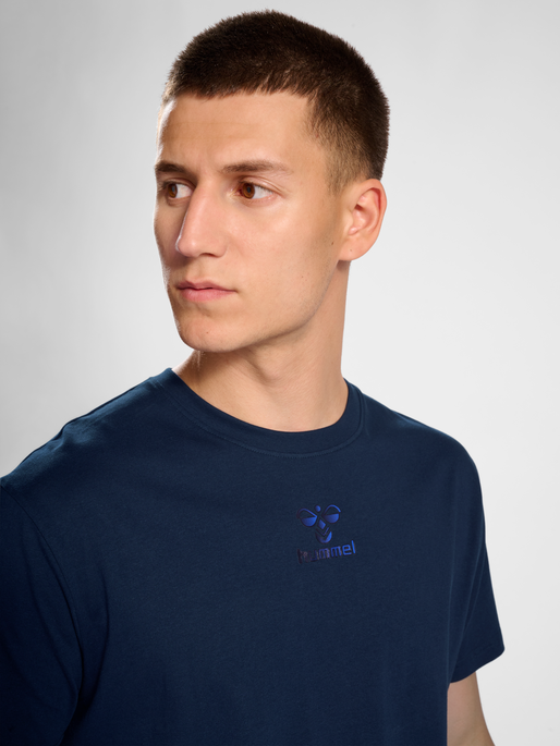 hmlACTIVE BEE CO TEE S/S, DRESS BLUES, model