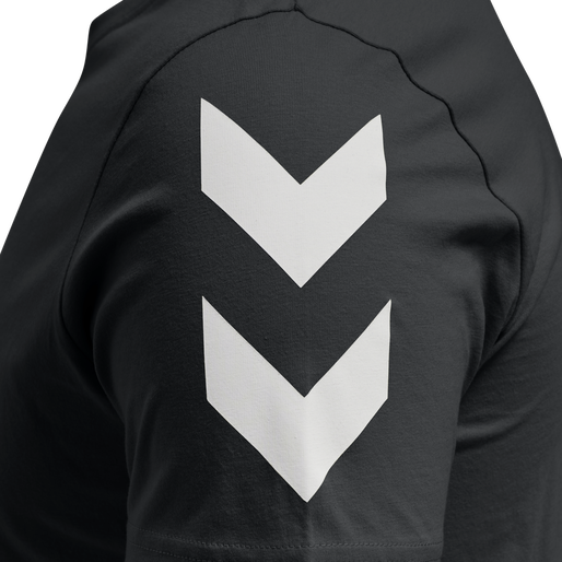 hmlLEGACY CHEVRON T-SHIRT PLUS, BLACK, packshot