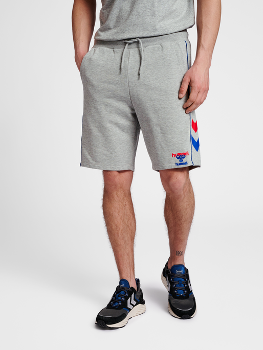 hmlIC DURBAN SHORTS, 2006, model