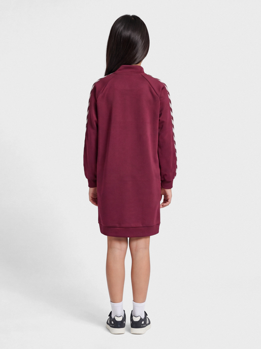 hmlOLIVIA DRESS, RHODODENDRON, model