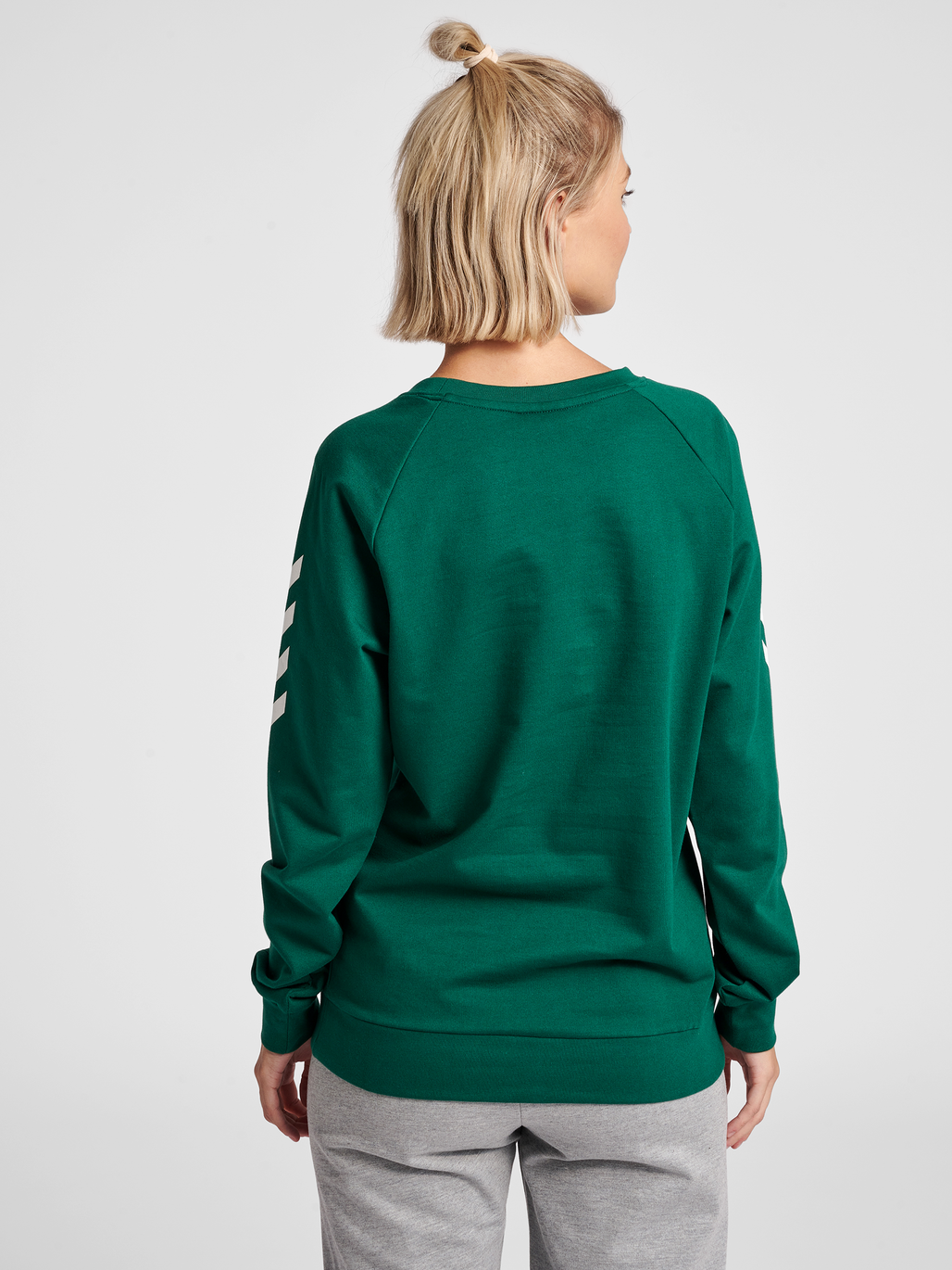 HUMMEL GO COTTON SWEATSHIRT WOMAN, EVERGREEN, model