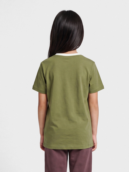 hmlCLOUD T-SHIRT S/S, OLIVE BRANCH, model