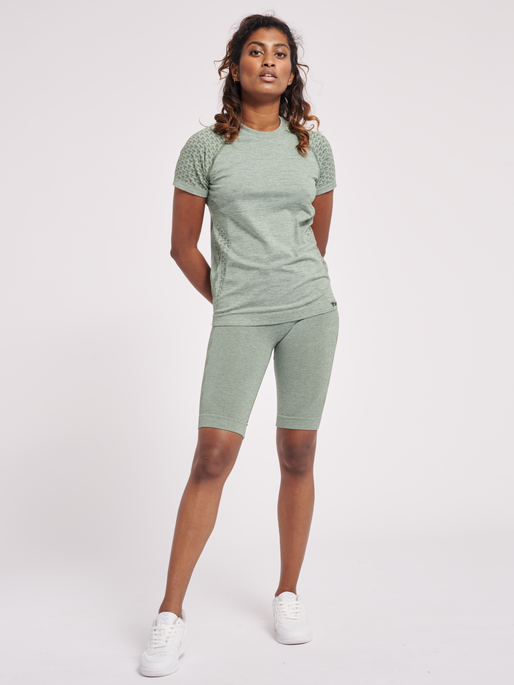 hmlCI SEAMLESS T-SHIRT, LILY PAD MELANGE, model