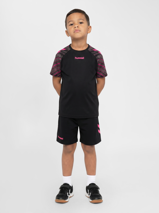 hmlBLAZE PRO TRAINING SHORTS KIDS, BLACK/PINK, model