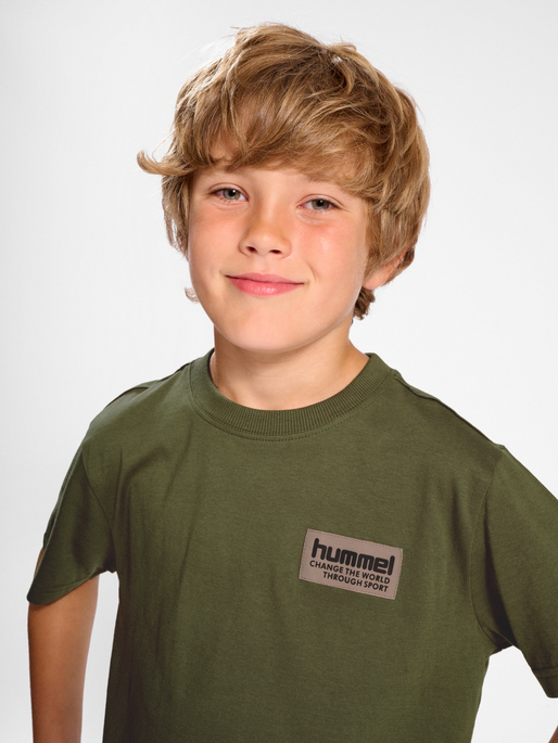 hmlDARE T-SHIRT S/S, 6453, model