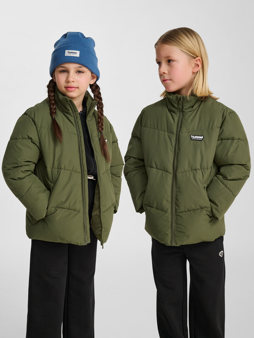 hmlJR PUFFER JACKET, WINTER MOSS, model