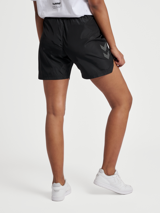 hmlHIVE COLIN SHORTS, BLACK, model