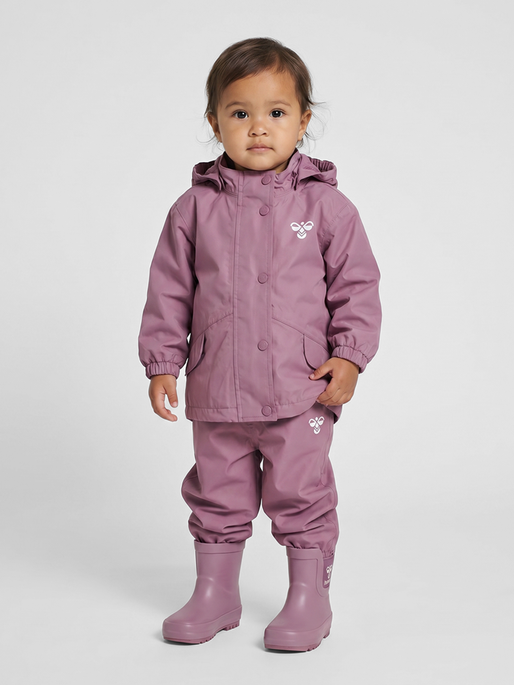 hmlREVA RAINSUIT MINI, DUSKY ORCHID, model