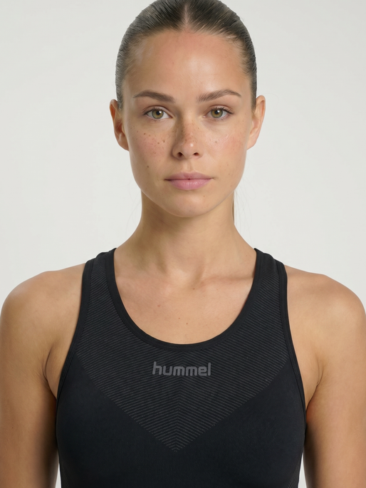 HUMMEL FIRST SEAMLESS TANK TOP WOMAN, BLACK, model