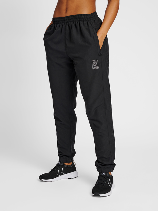 hmlGG12 TRACK PANTS WOMAN, BLACK, model