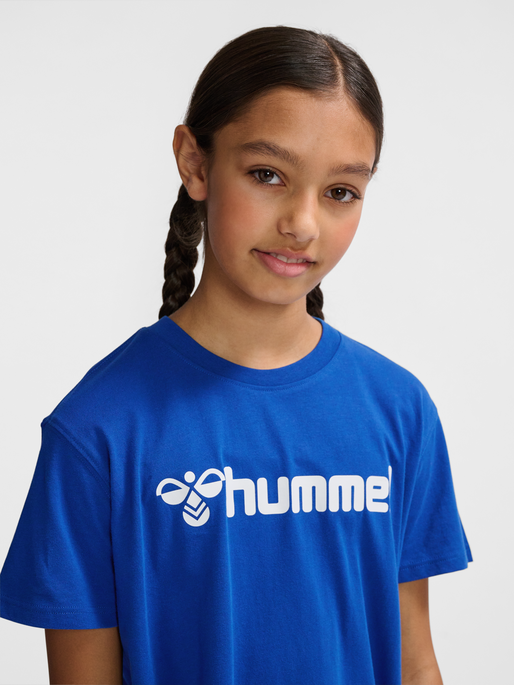 hmlGO 2.0 LOGO T-SHIRT S/S KIDS, TRUE BLUE, model