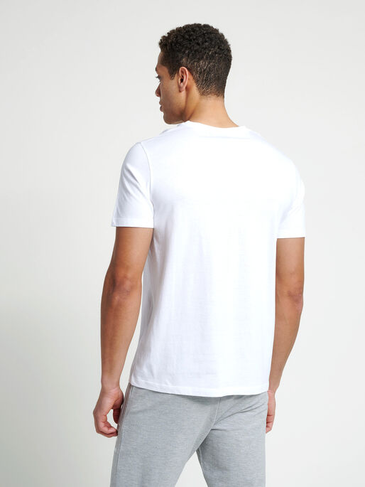 hmlPETER T-SHIRT S/S, WHITE, model