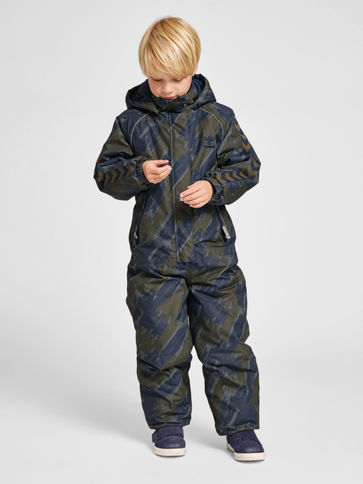 hmlARTIC TEX SNOWSUIT, DARK OLIVE, model