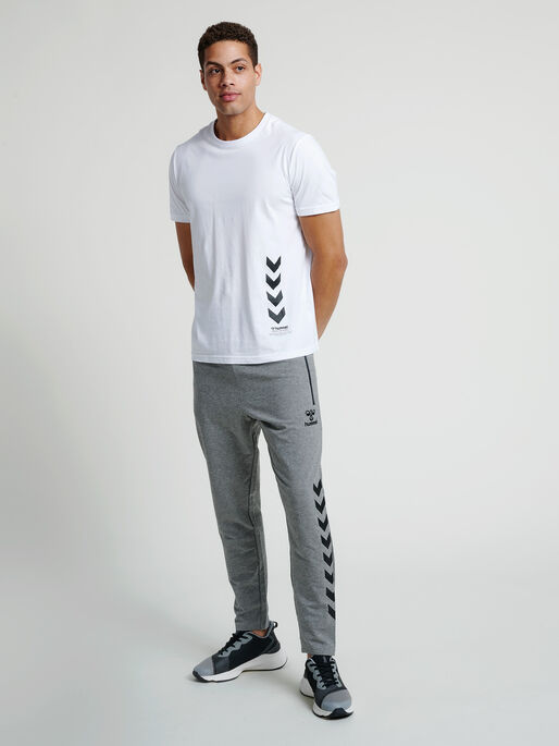 hmlRAY 2.0 TAPERED PANTS, DARK GREY MELANGE, model