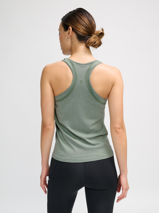 hmlMT HYPER SEAMLESS TANKTOP, SEAGRASS MELANGE, model