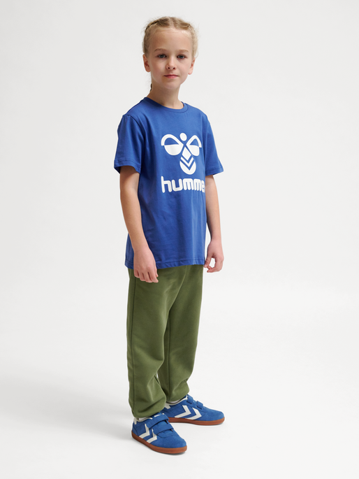 hmlTRES T-SHIRT S/S, TRUE NAVY, model