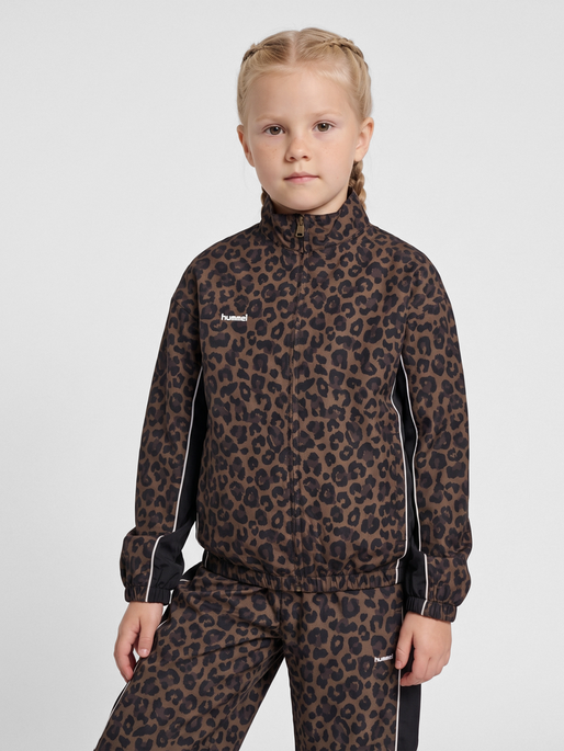 hmlI-D RIPSTOP TRACK JACKET, LEOPARD, model