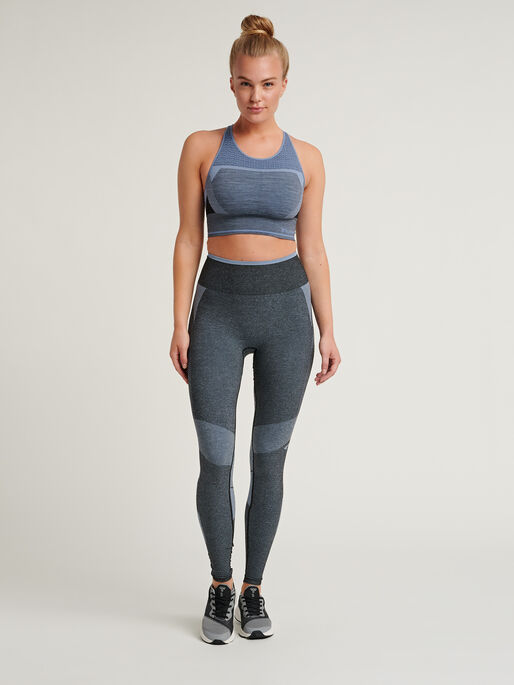 hmlSKY SEAMLESS SPORTS TOP, BLACK, model