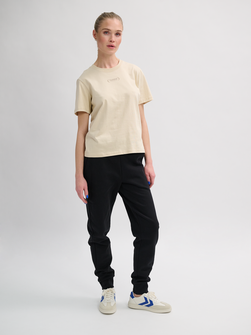 hmlPAOLA REGULAR T-SHIRT, VANILLA ICE, model