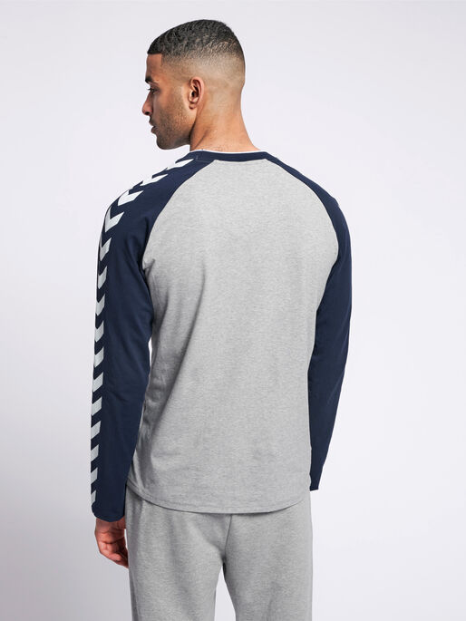 hmlMARK T-SHIRT L/S, GREY MELANGE, model