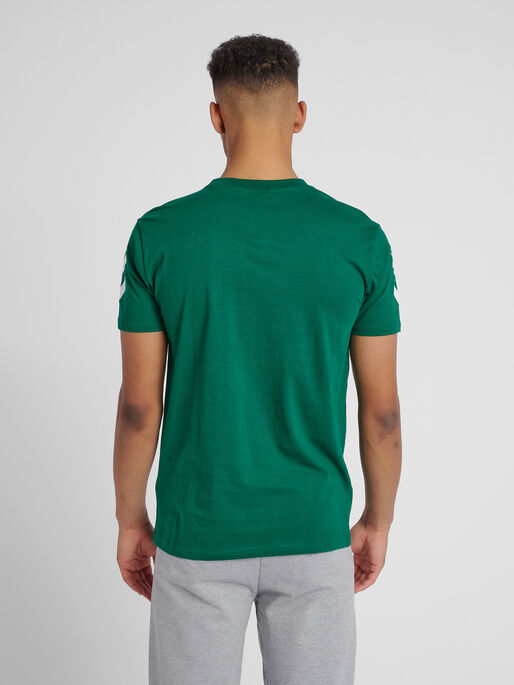 HMLGO COTTON T-SHIRT S/S, EVERGREEN, model