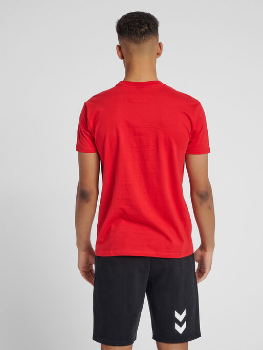 HUMMEL GO COTTON LOGO T-SHIRT S/S, TRUE RED, model