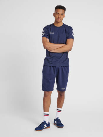 HUMMEL GO COTTON BERMUDA SHORTS, MARINE, model