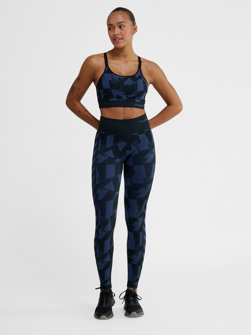 hmlCOMBINE SEAMLESS PADDED BRA, BLUE INDIGO MELANGE, model